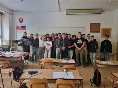 Fyzika inak