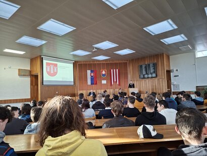 Po stopách histórie Považskej Bystrice: Naši žiaci v archíve!