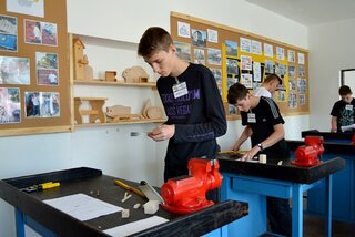 mlady_technik046