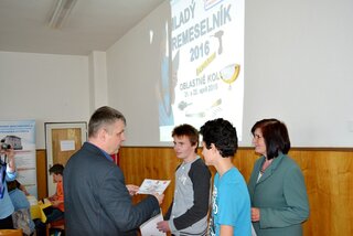 mlady_technik075