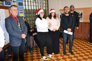 vian_posed_2411