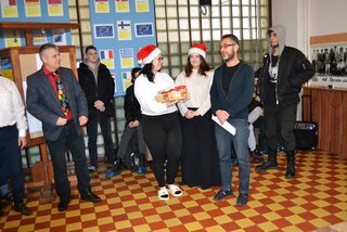 vian_posed_242