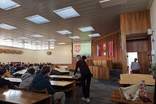 Zväčšiť fotografiu - Po stopách histórie považskej bystrice: naši žiaci v archíve!