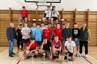 Zväčšiť fotografiu - Futsalový a stolnotenisový turnaj o "pohár riaditeľa školy"