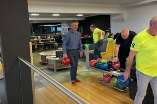 Zväčšiť fotografiu - Úspešná reprezentácia našej školy v bowlingu
