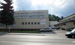 Možnosť parkovania pri budove školy