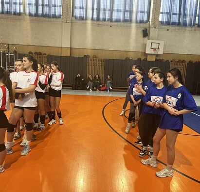 Účasť našich dievčat na okresnom kole vo volejbale dievčat SŠ