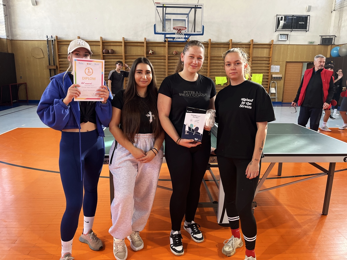 Naše dievčatá neporaziteľné, chlapci bronzoví!